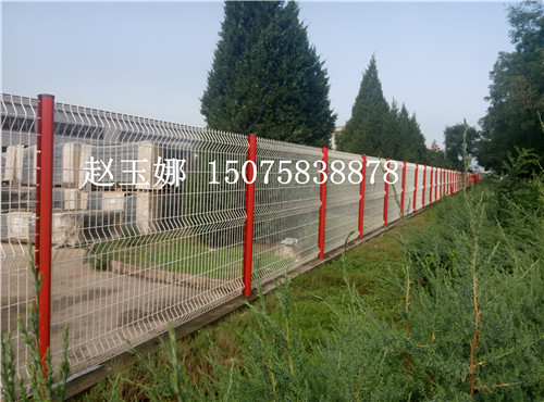桃型柱護欄網(wǎng)，熔堅固美觀于一身的護欄網(wǎng)產(chǎn)品