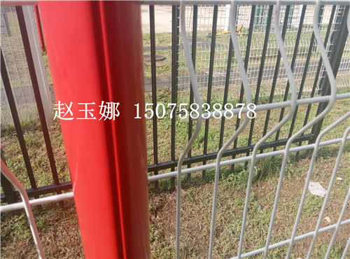 桃型柱護欄網(wǎng)，熔堅固美觀于一身的護欄網(wǎng)產(chǎn)品